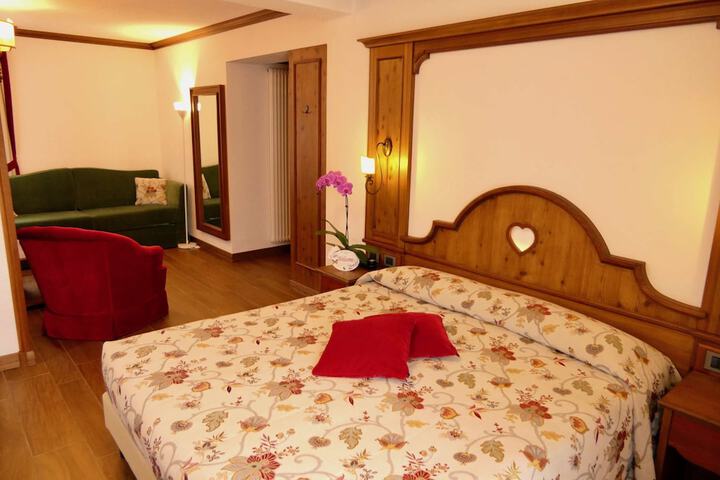 Room 5 of 18
