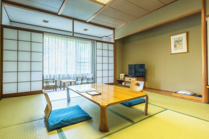 Room 25 of 83