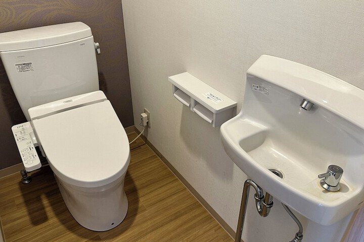 Room 44 of 99