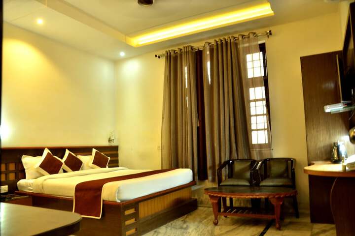 Room 12 of 23