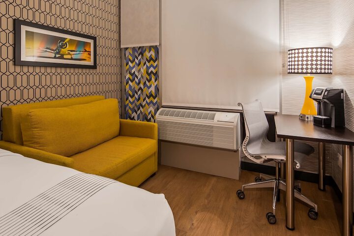 Room 9 of 21