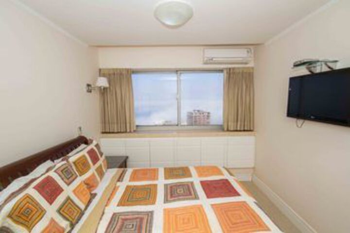 Room 13 of 26