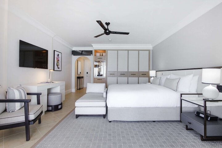 Room 9 of 80