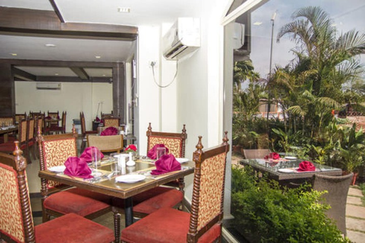 Dining Photos