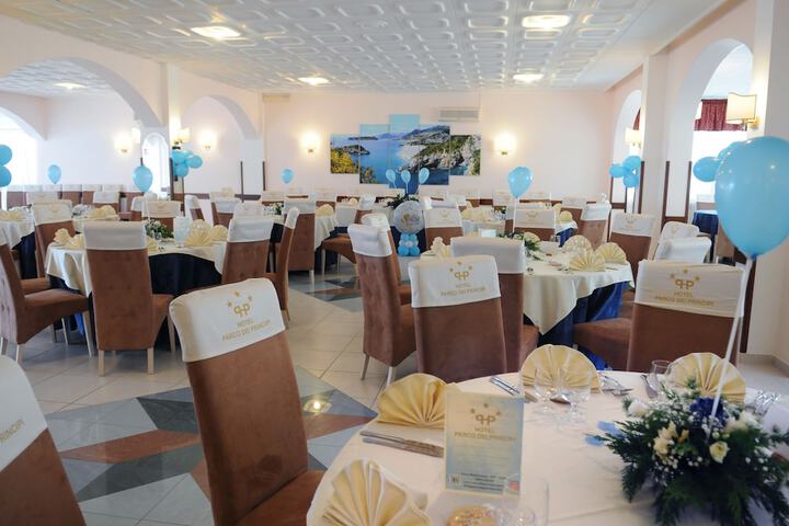 Ballroom/Hall 55 of 72
