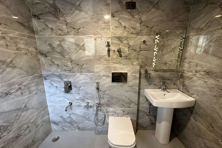 Room 3 of 6