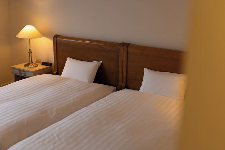 Room 12 of 21