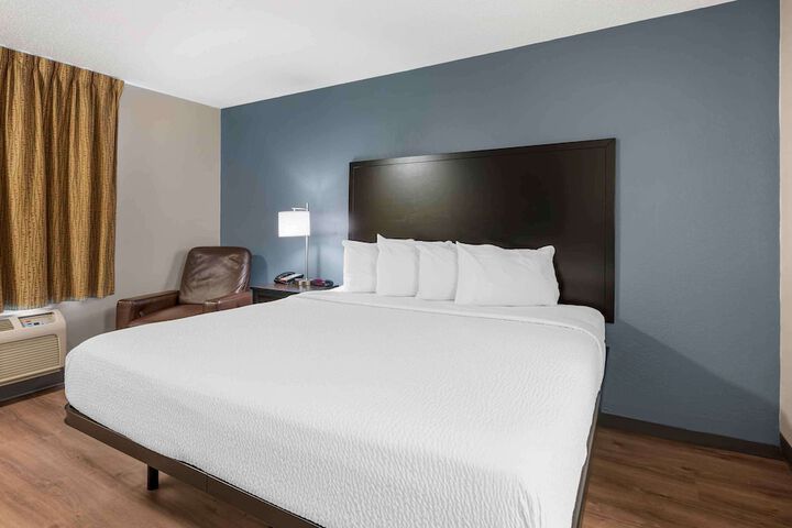 Studio King Bed (6 of 6)