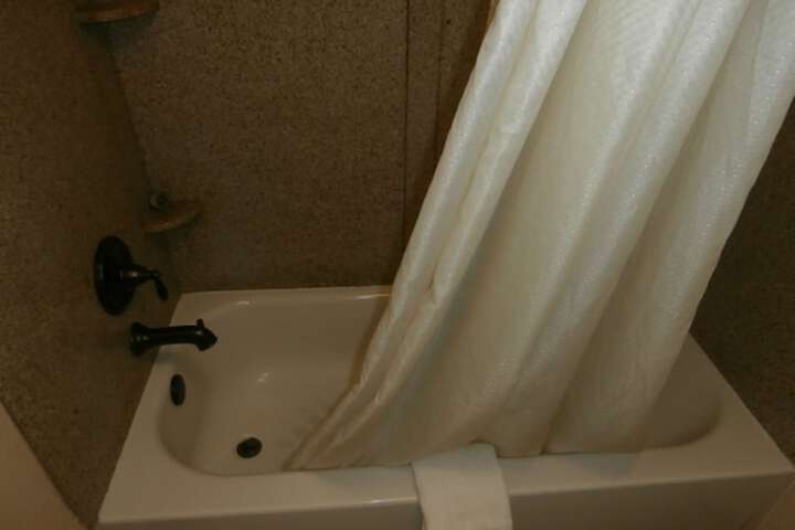 1 King Bed (2 of 14)