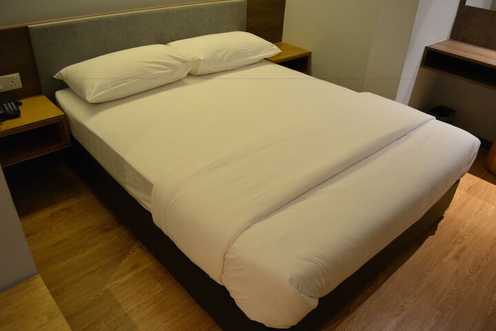 Room 6 of 33