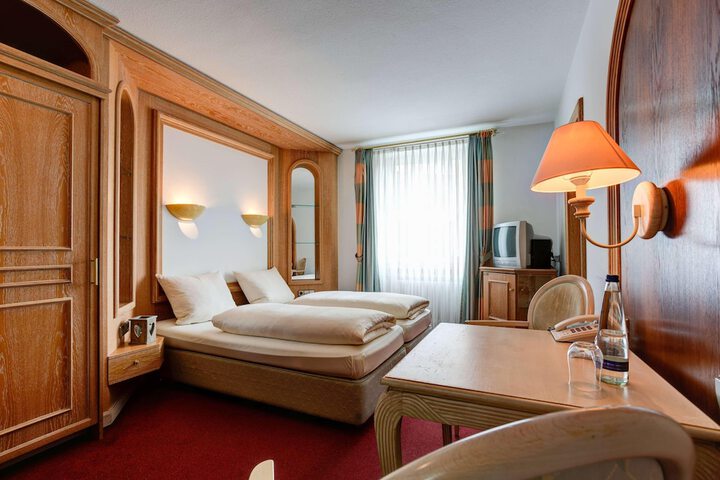 Room 28 of 75