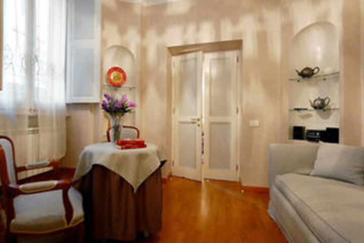 Room 10 of 14