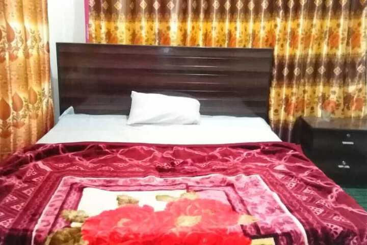 Room 8 of 16