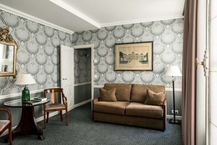 Room 33 of 67