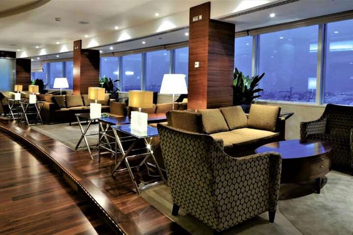 Lounge 130 of 136