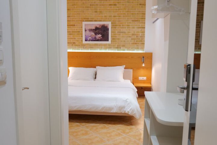 Room 28 of 123