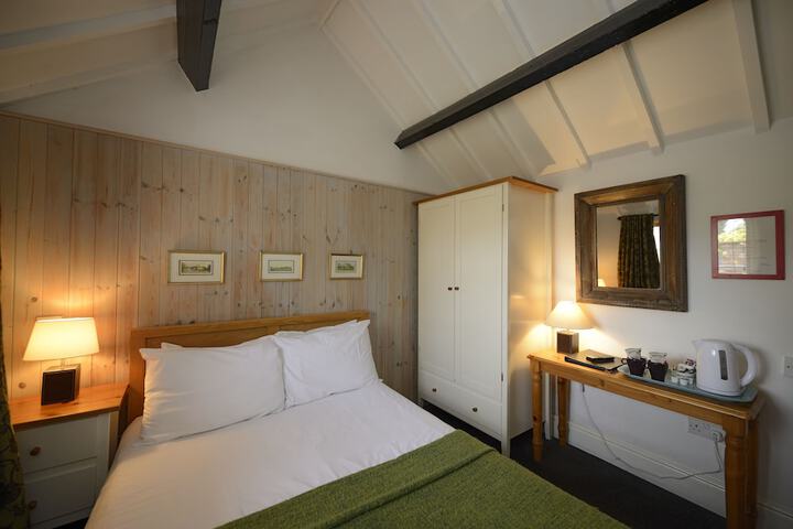 Room 10 of 33