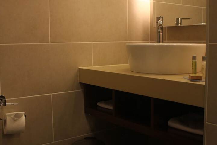 Room 27 of 70