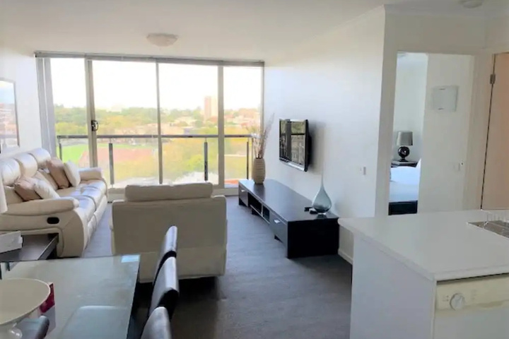 Room 4 of 10