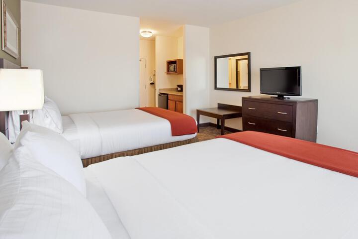 2 Queen Beds (1 of 3)