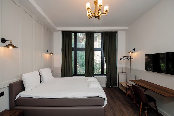 Room 16 of 50