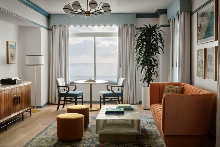 Room 43 of 115