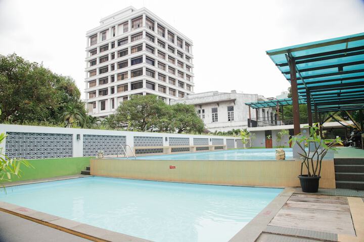 Hotel Pool