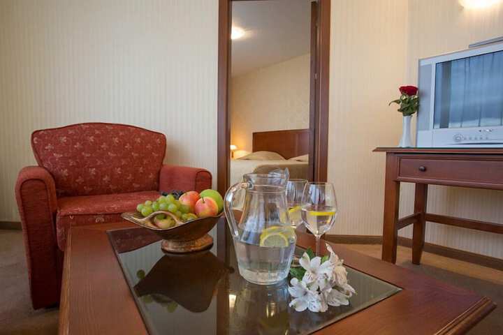 Room 13 of 48