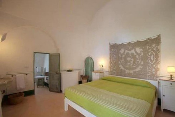 Room 10 of 81