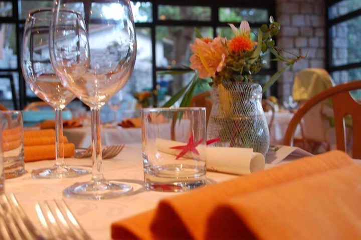 Dining 75 of 110