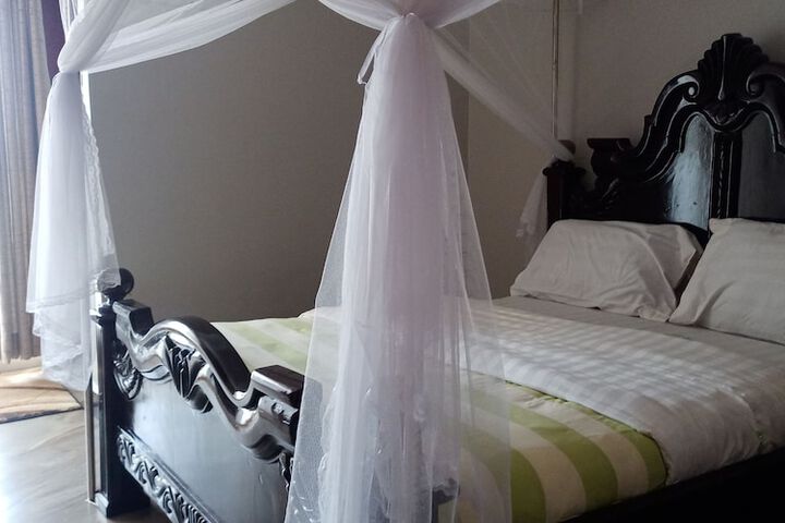 Room 14 of 14