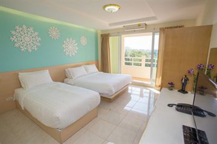 Room 12 of 34