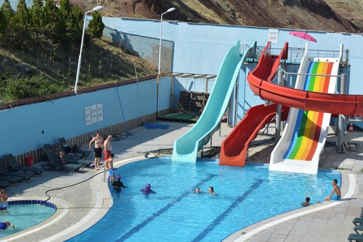Pool 44 of 68