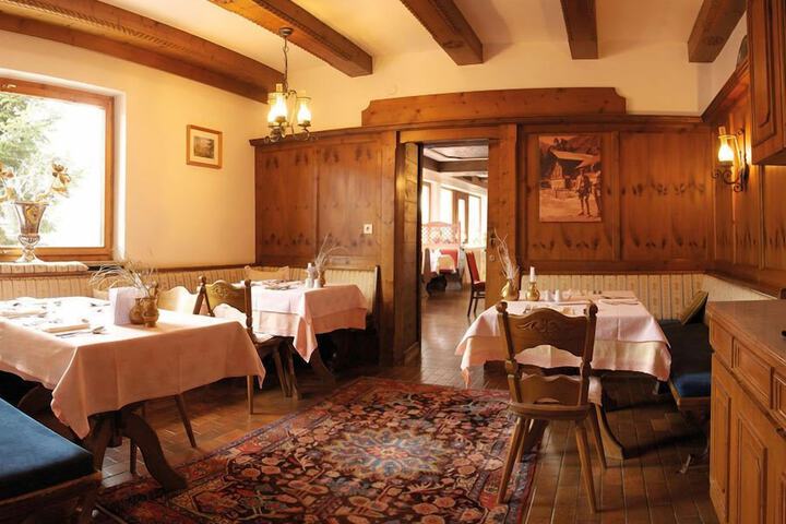Dining 46 of 66