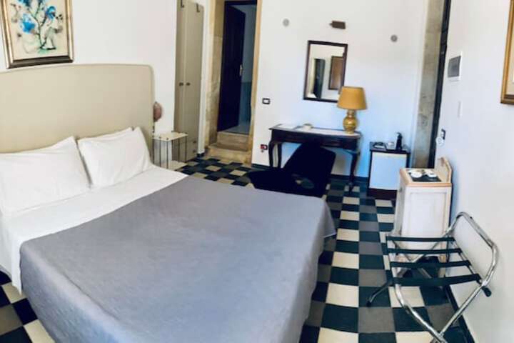 Room 13 of 92
