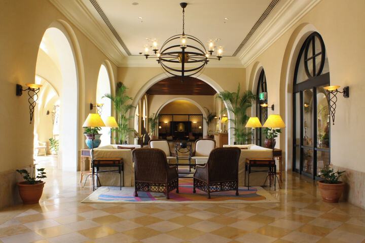 Entrance & Lobby