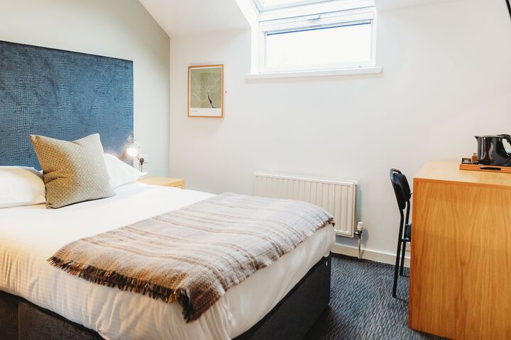 Room 4 of 42