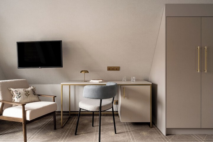 Room 9 of 73