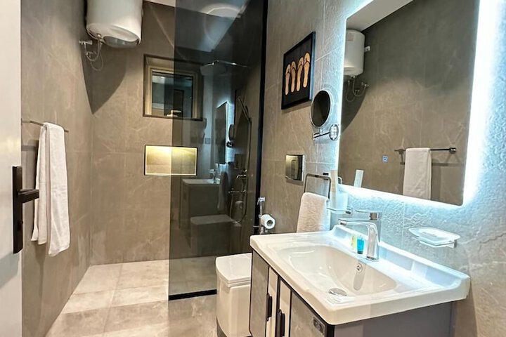 Room 12 of 14