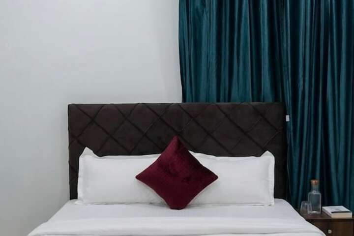 Room 16 of 38
