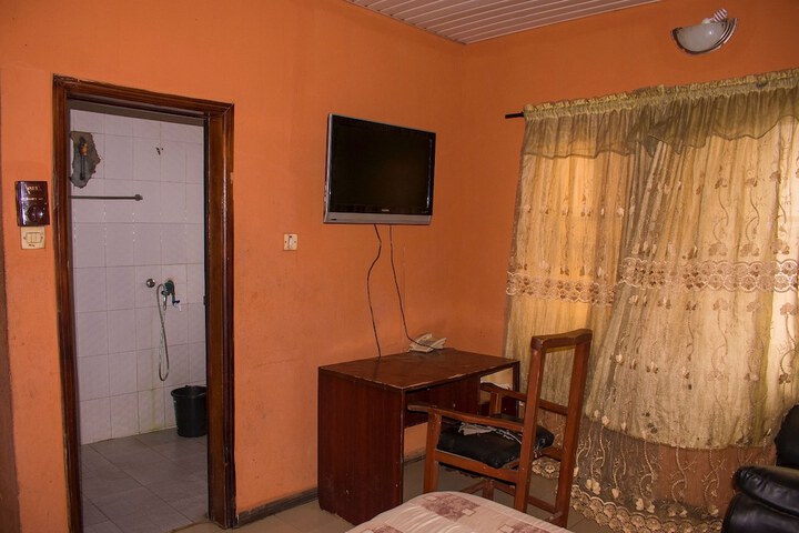 Room 27 of 53