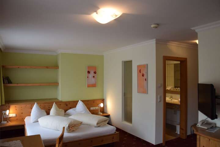 Room 11 of 73