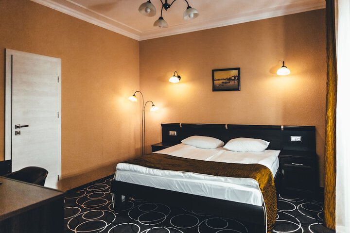 Room 8 of 63