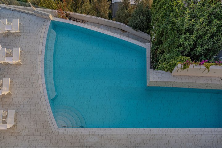 Pool 90 of 211