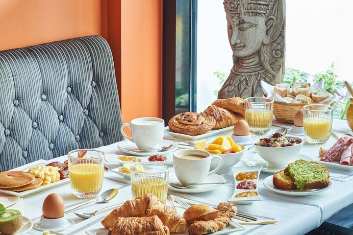 Breakfast/Coffee Service 30 of 45
