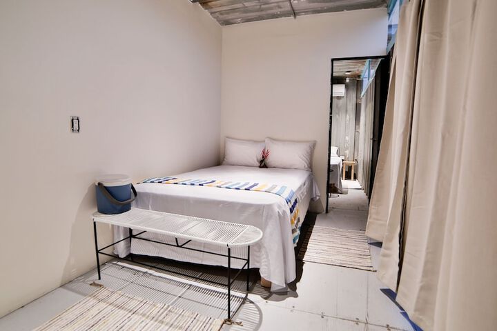Room 2 of 122