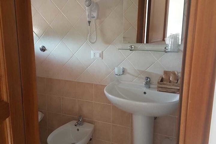 Room 10 of 25
