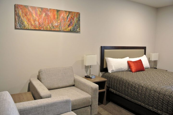 Room 4 of 33