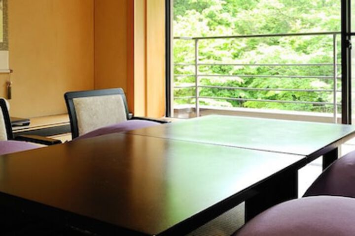 Room 6 of 38