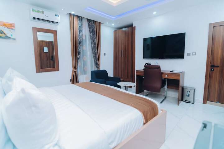 Room 8 of 60